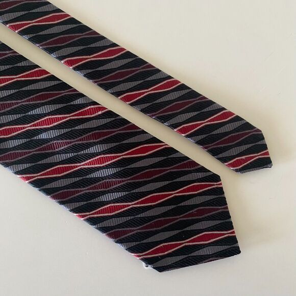 Jos. A. Bank 59” Men’s Tie 100% Silk Made In Italy Red Black Gray Pattern - Picture 6 of 6